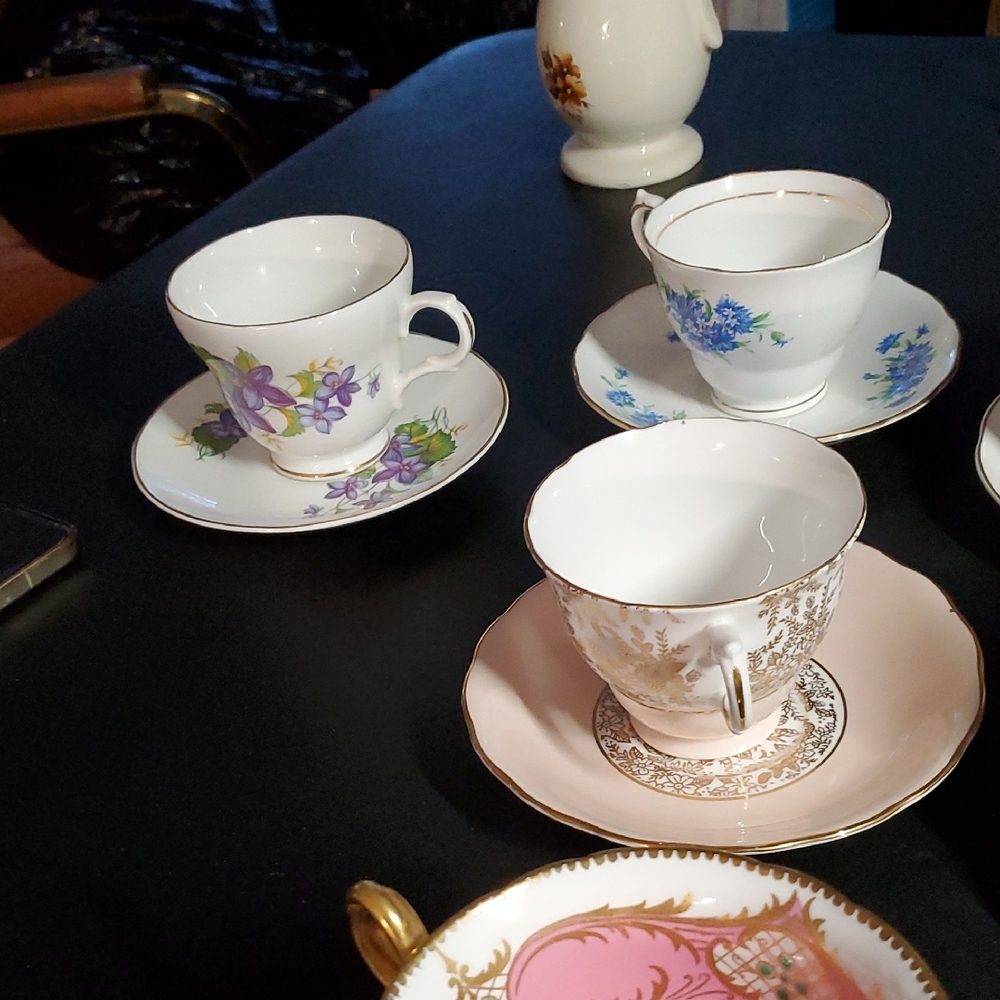 Eight Different Sets Of Floral Porcelain Teacup and Saucer Set - Picture 13 of 13